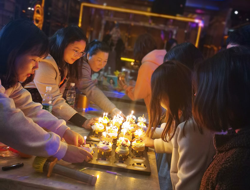 HIGH唱KTV！——开云官方注册防雷第一期员工生日会