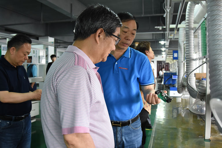 中国气象服务协会领导莅临开云官方注册防雷调研